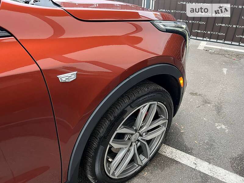 Внедорожник / Кроссовер Cadillac XT4 2021 в Киеве