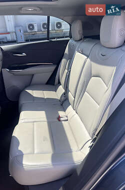 Внедорожник / Кроссовер Cadillac XT4 2018 в 