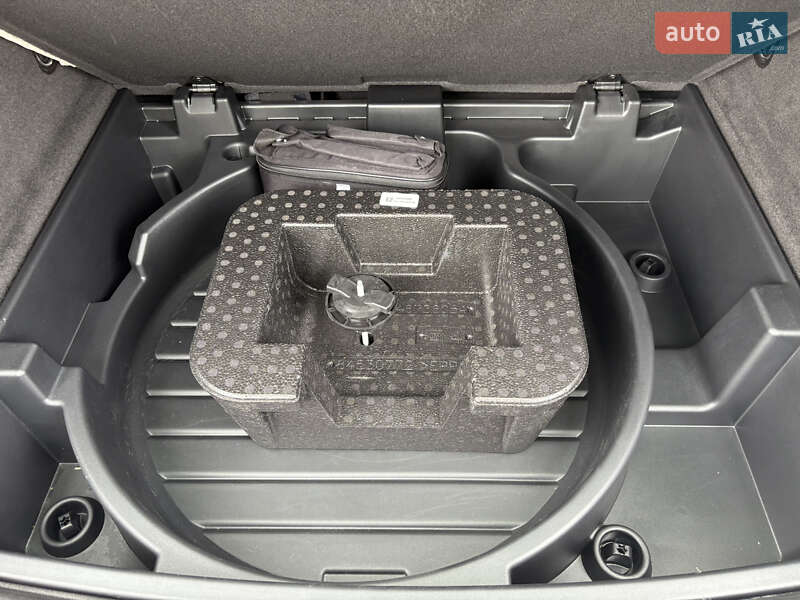 Универсал Cadillac XT4 2023 в Киеве