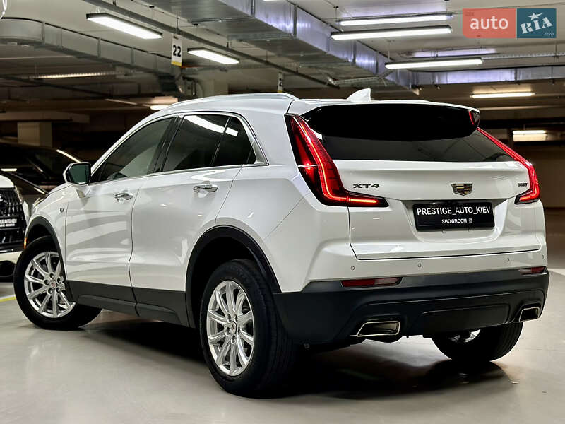 Внедорожник / Кроссовер Cadillac XT4 2022 в Киеве