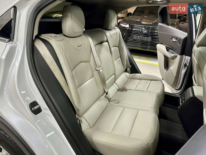 Внедорожник / Кроссовер Cadillac XT4 2022 в Киеве