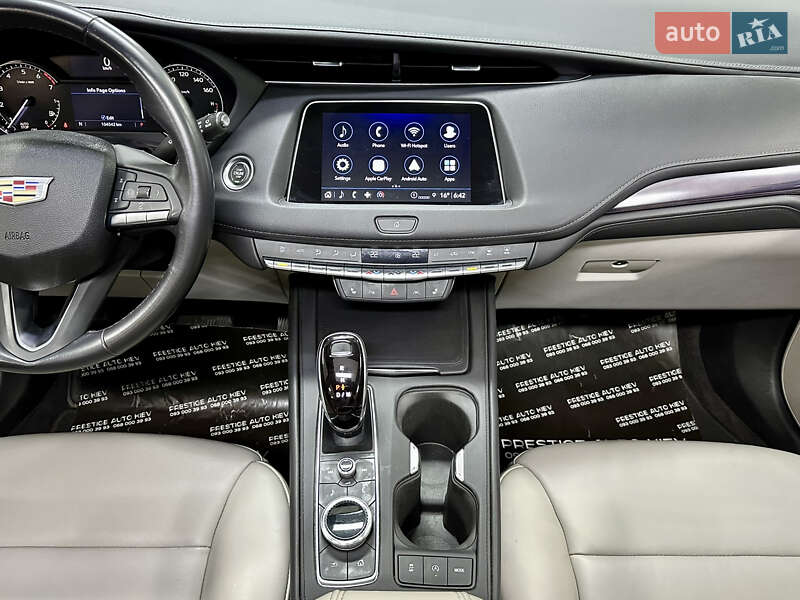 Внедорожник / Кроссовер Cadillac XT4 2022 в Киеве