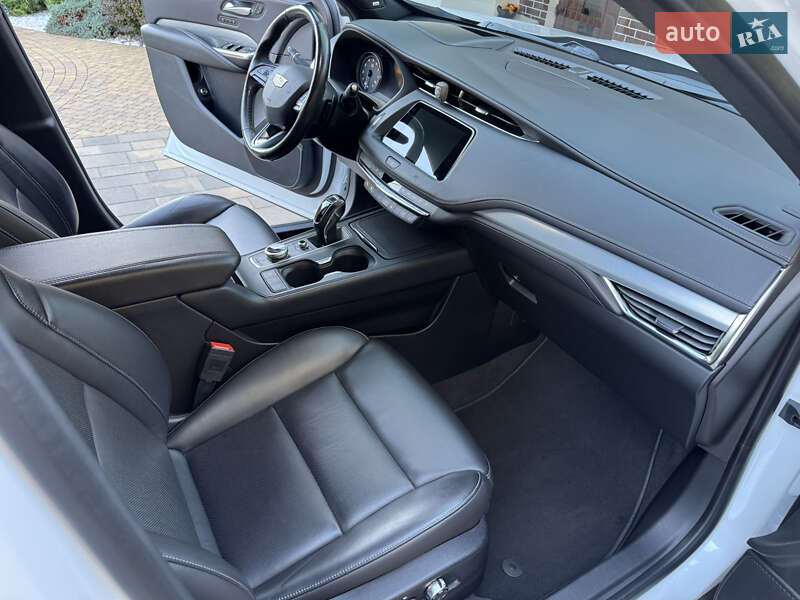 Внедорожник / Кроссовер Cadillac XT4 2019 в Виннице