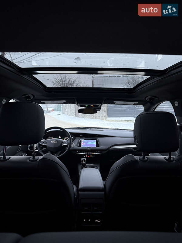 Универсал Cadillac XT4 2023 в Киеве