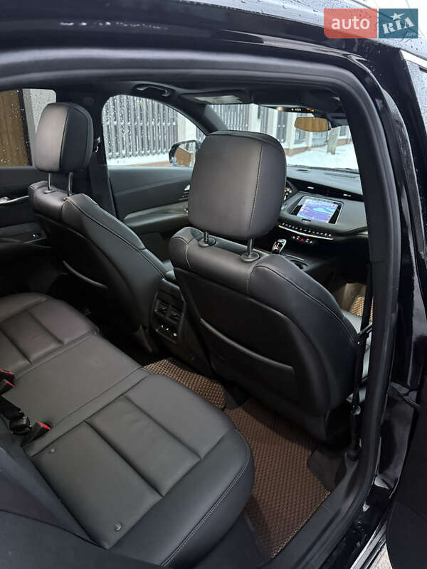 Универсал Cadillac XT4 2023 в Киеве