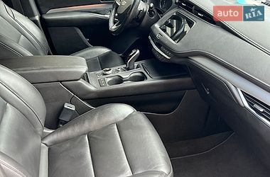 Внедорожник / Кроссовер Cadillac XT4 2020 в Киеве