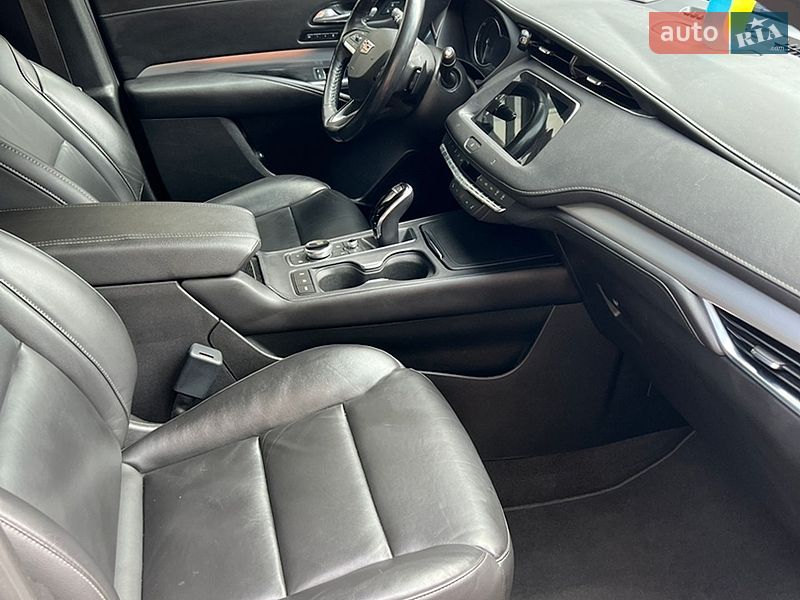 Внедорожник / Кроссовер Cadillac XT4 2020 в Киеве