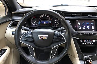 Внедорожник / Кроссовер Cadillac XT5 2016 в 