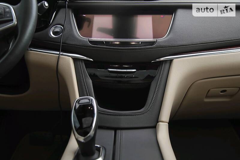 Внедорожник / Кроссовер Cadillac XT5 2016 в Киеве