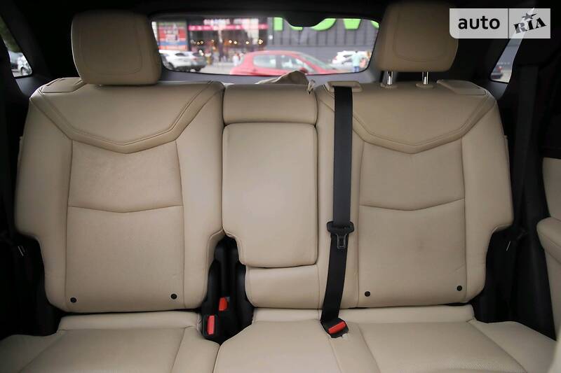 Внедорожник / Кроссовер Cadillac XT5 2016 в Киеве