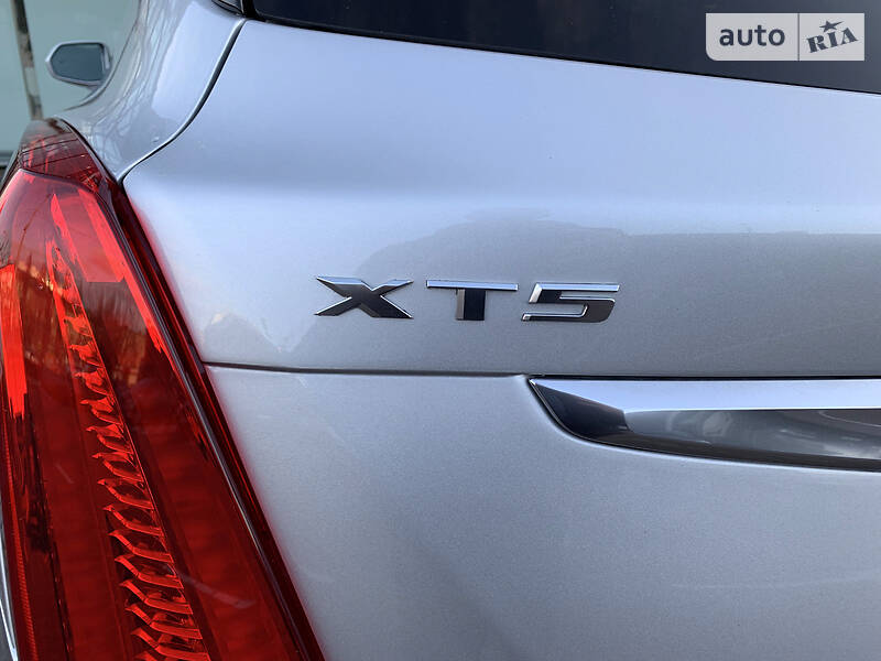 Внедорожник / Кроссовер Cadillac XT5 2018 в Киеве