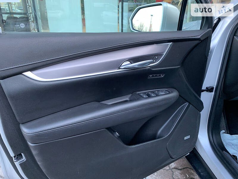 Внедорожник / Кроссовер Cadillac XT5 2018 в Киеве