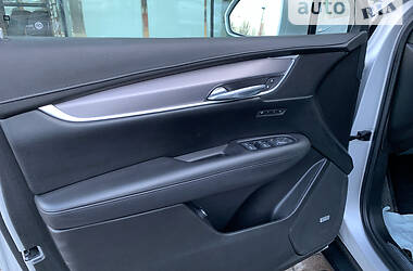 Внедорожник / Кроссовер Cadillac XT5 2018 в 