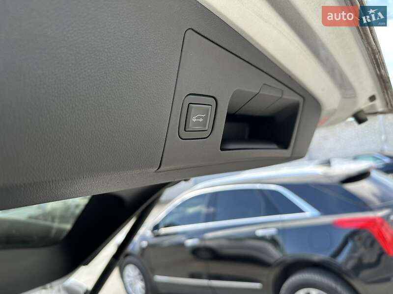 Внедорожник / Кроссовер Cadillac XT5 2017 в Киеве