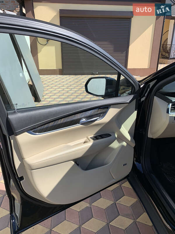 Внедорожник / Кроссовер Cadillac XT5 2018 в Кропивницком