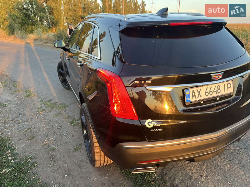 Внедорожник / Кроссовер Cadillac XT5 2018 в Харькове
