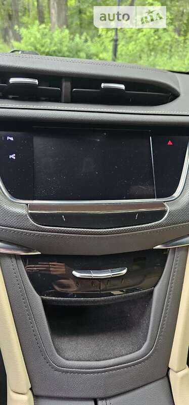 Внедорожник / Кроссовер Cadillac XT5 2018 в Киеве