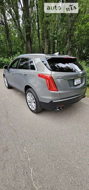 Внедорожник / Кроссовер Cadillac XT5 2018 в Киеве