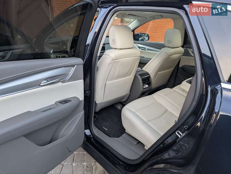 Внедорожник / Кроссовер Cadillac XT5 2021 в Луцке