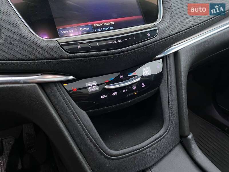 Внедорожник / Кроссовер Cadillac XT5 2019 в Львове