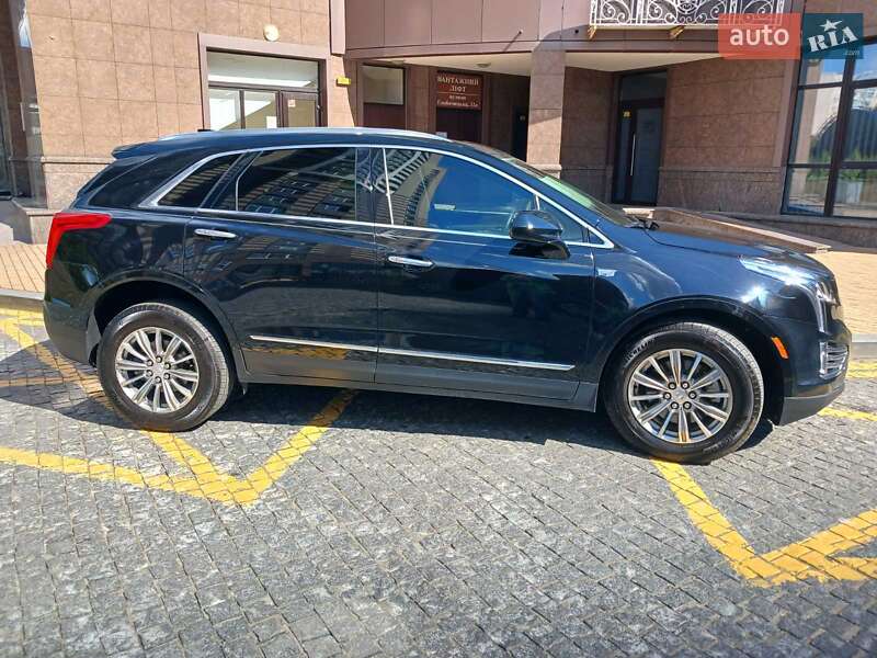 Внедорожник / Кроссовер Cadillac XT5 2017 в Киеве