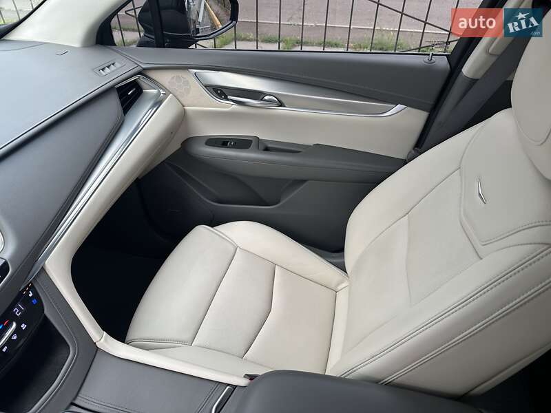 Позашляховик / Кросовер Cadillac XT5 2018 в Києві