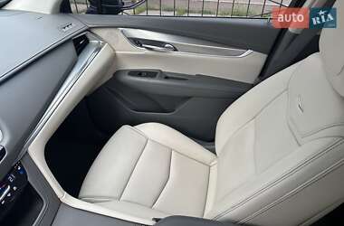 Внедорожник / Кроссовер Cadillac XT5 2018 в 