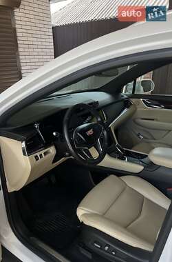 Внедорожник / Кроссовер Cadillac XT5 2017 в 