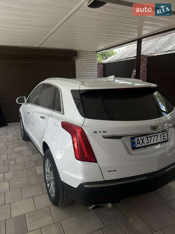 Внедорожник / Кроссовер Cadillac XT5 2017 в Чугуеве