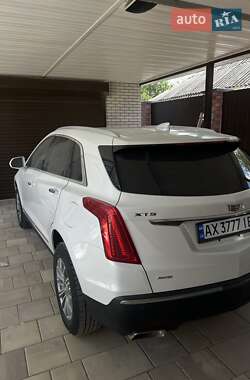 Внедорожник / Кроссовер Cadillac XT5 2017 в 