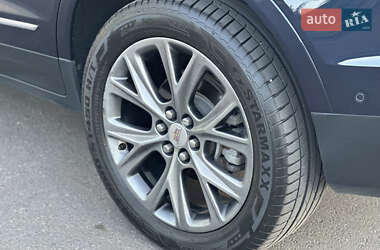 Внедорожник / Кроссовер Cadillac XT5 2017 в 