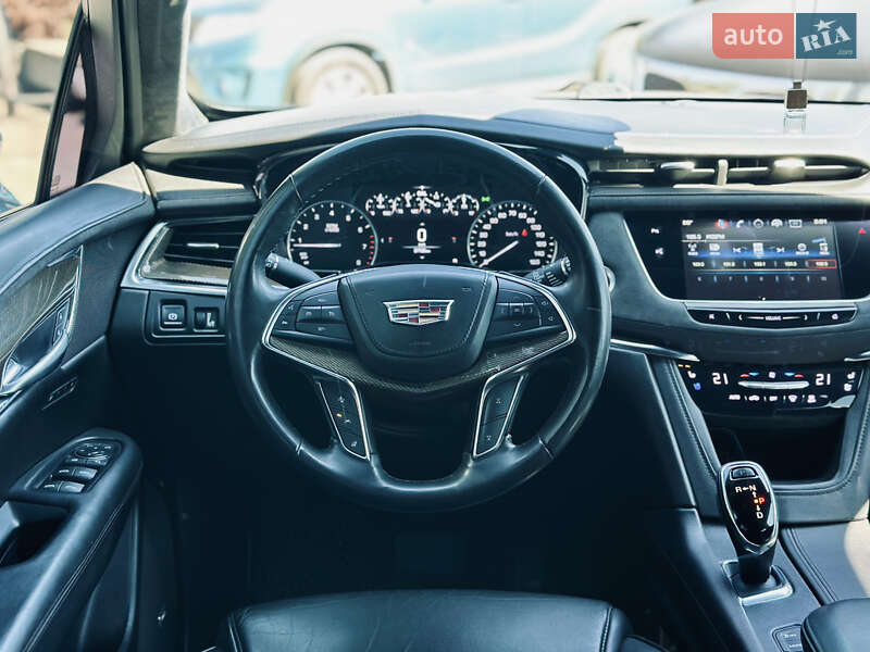 Внедорожник / Кроссовер Cadillac XT5 2017 в Киеве