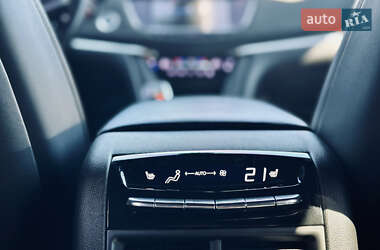 Внедорожник / Кроссовер Cadillac XT5 2017 в 