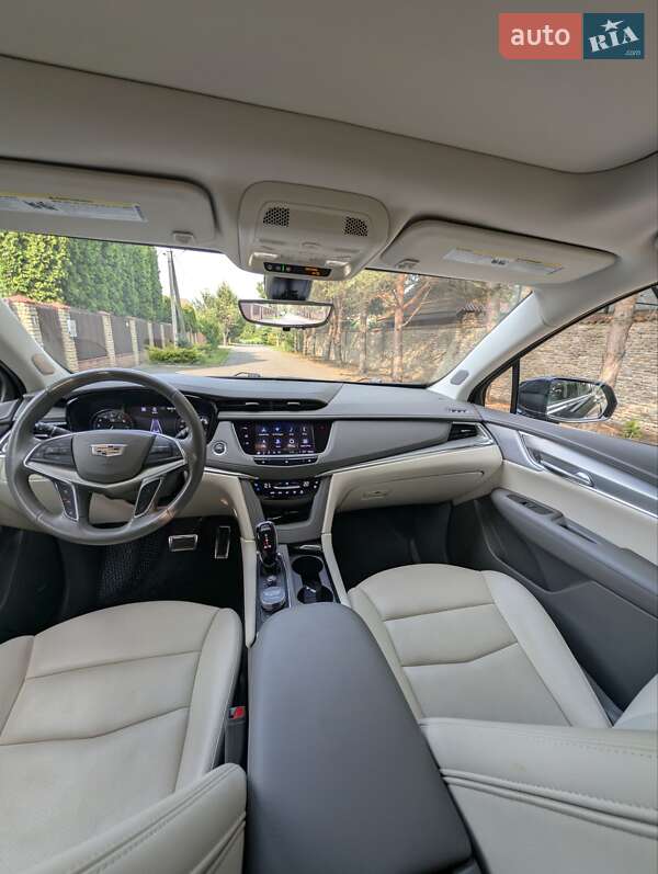 Внедорожник / Кроссовер Cadillac XT5 2021 в Луцке