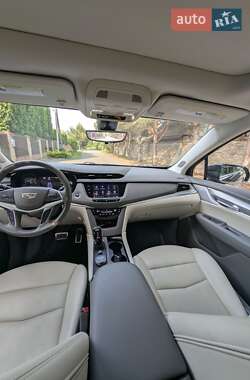 Внедорожник / Кроссовер Cadillac XT5 2021 в 