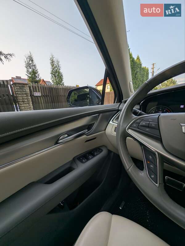 Внедорожник / Кроссовер Cadillac XT5 2021 в Луцке