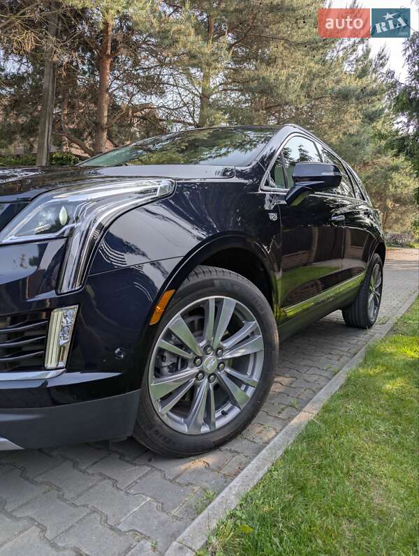 Внедорожник / Кроссовер Cadillac XT5 2021 в Луцке