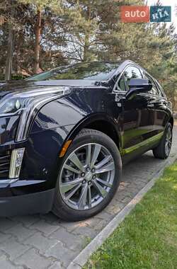 Внедорожник / Кроссовер Cadillac XT5 2021 в 