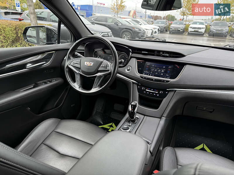 Внедорожник / Кроссовер Cadillac XT5 2021 в Киеве