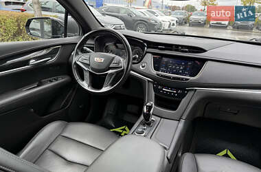 Внедорожник / Кроссовер Cadillac XT5 2021 в 