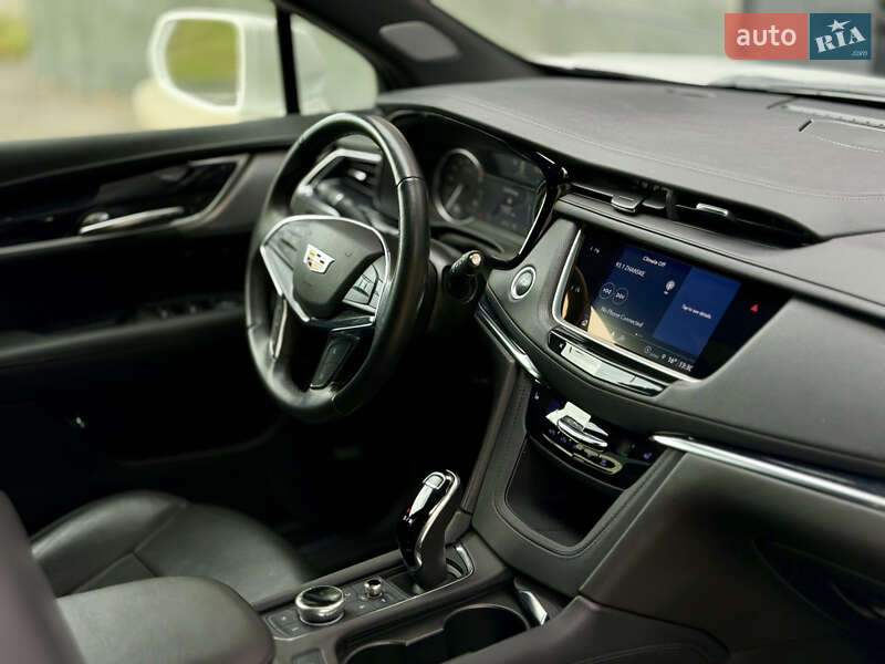 Внедорожник / Кроссовер Cadillac XT5 2021 в Харькове
