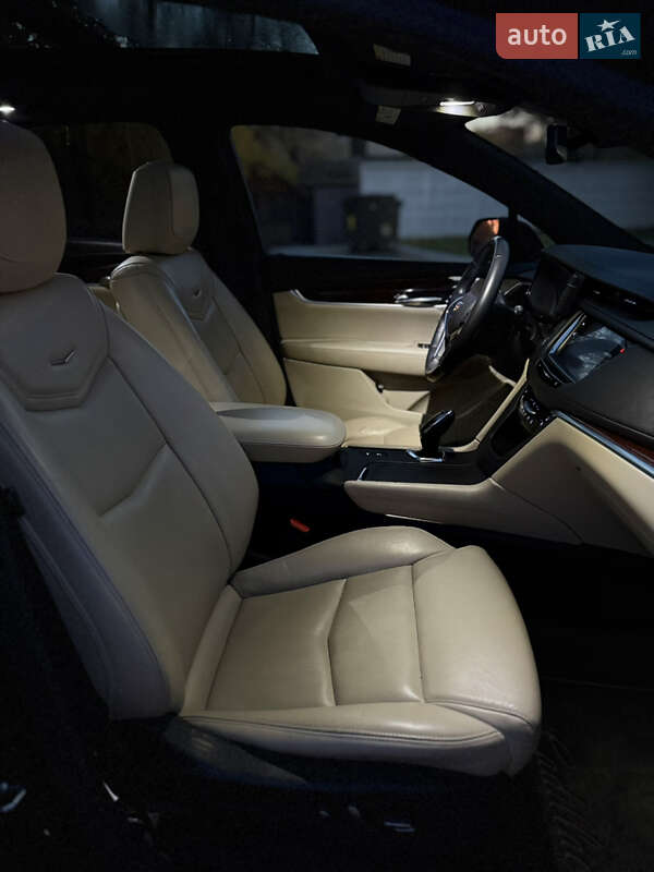 Позашляховик / Кросовер Cadillac XT5 2017 в Миколаєві