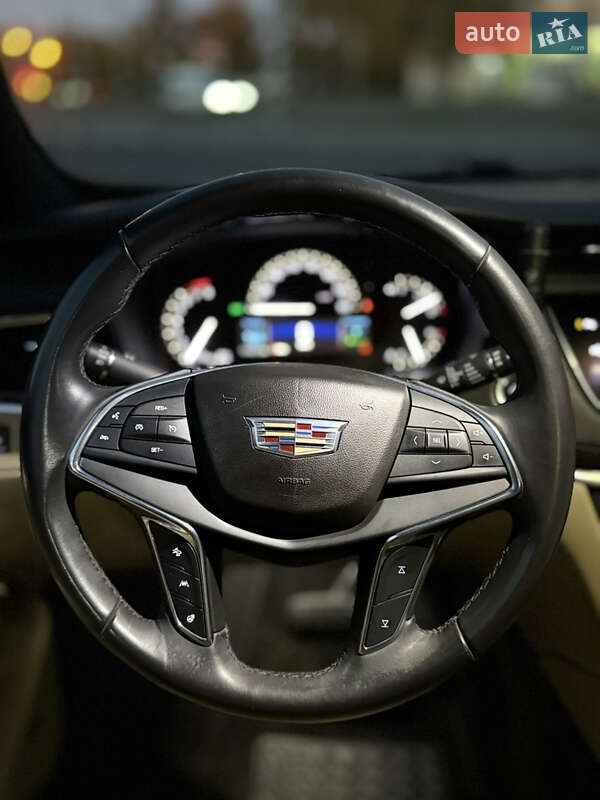 Позашляховик / Кросовер Cadillac XT5 2017 в Миколаєві