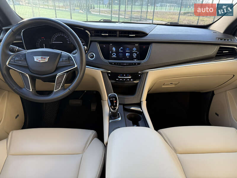 Внедорожник / Кроссовер Cadillac XT5 2017 в Виннице