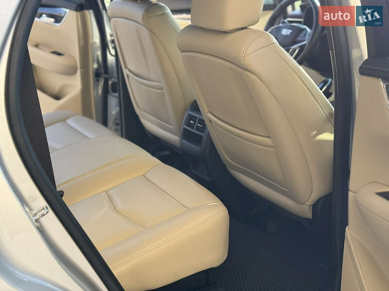 Внедорожник / Кроссовер Cadillac XT5 2017 в Виннице