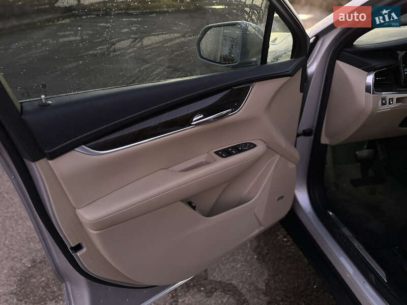 Внедорожник / Кроссовер Cadillac XT5 2019 в Шептицькому