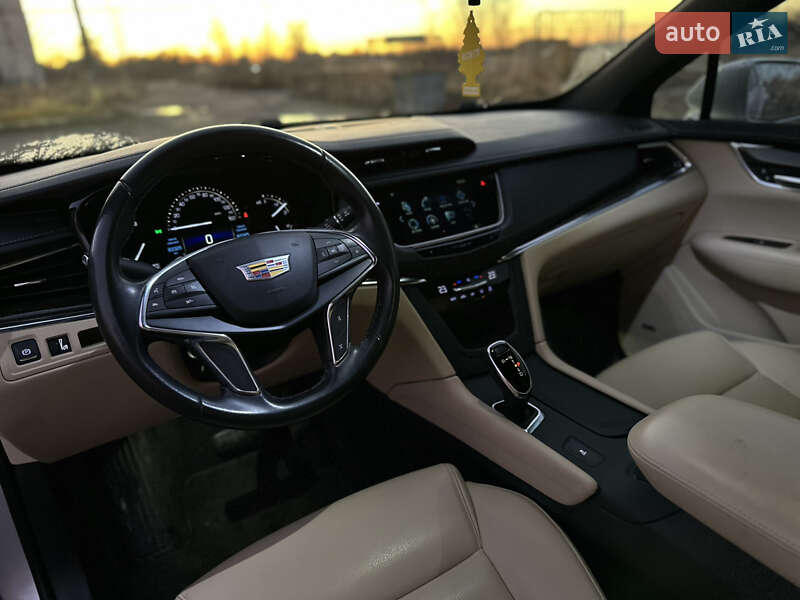 Внедорожник / Кроссовер Cadillac XT5 2019 в Шептицькому