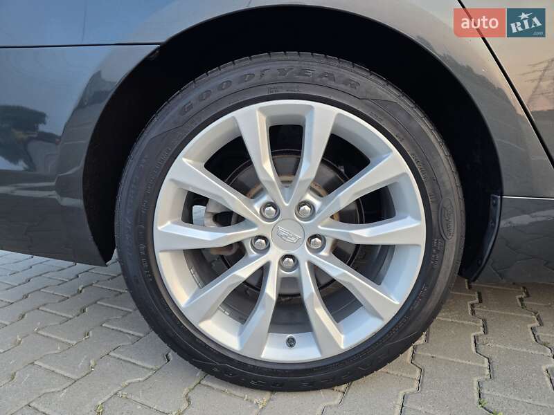 Седан Cadillac XTS 2016 в Киеве