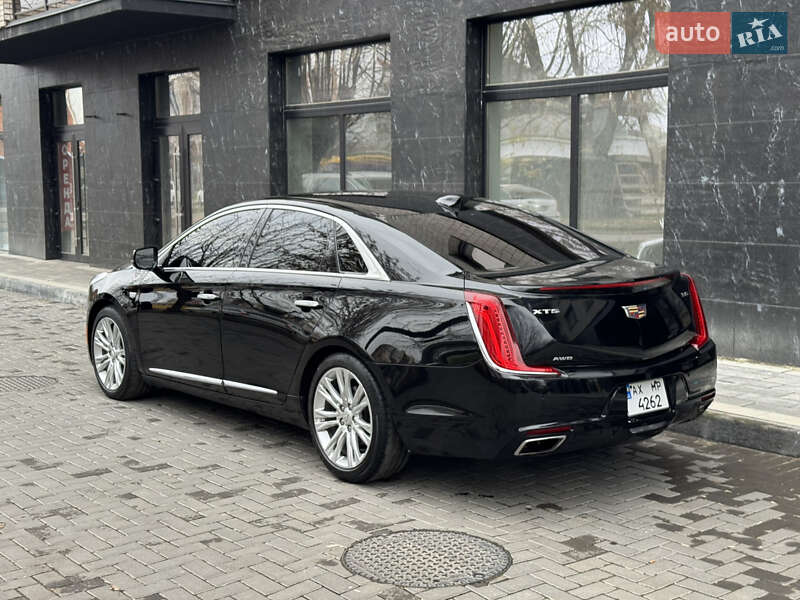 Седан Cadillac XTS 2018 в Ужгороді