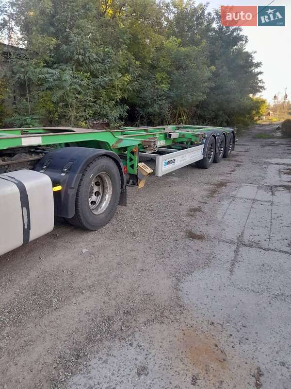 Контейнеровоз напівпричіп Carnehl CCS-GF 2009 в Одесі фото Контейнеровоз напівпричіп Carnehl CCS-GF 2009 в Одесі